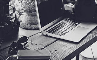 为什么现在还有人盯着糖心官网vlog怎么突然突然被翻出来，我原本没抱期待，结果看到最后情绪一下就上来了